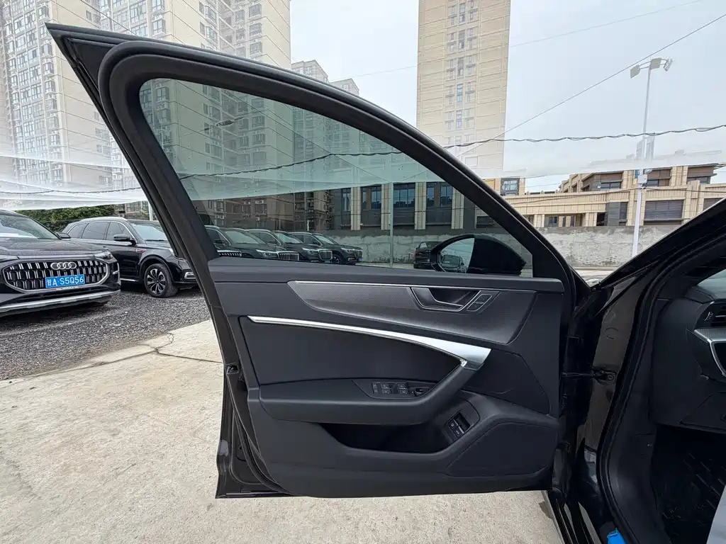 Audi A6L New Energy — миниатюра 15