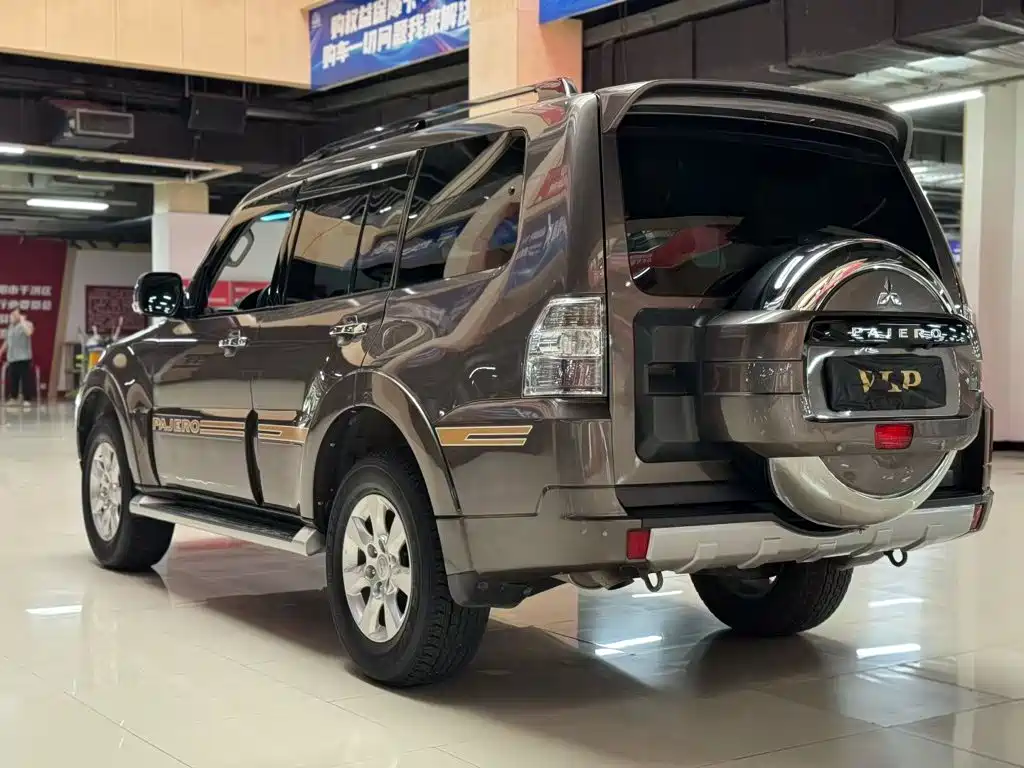 Mitsubishi Pajero (Import) — миниатюра 6