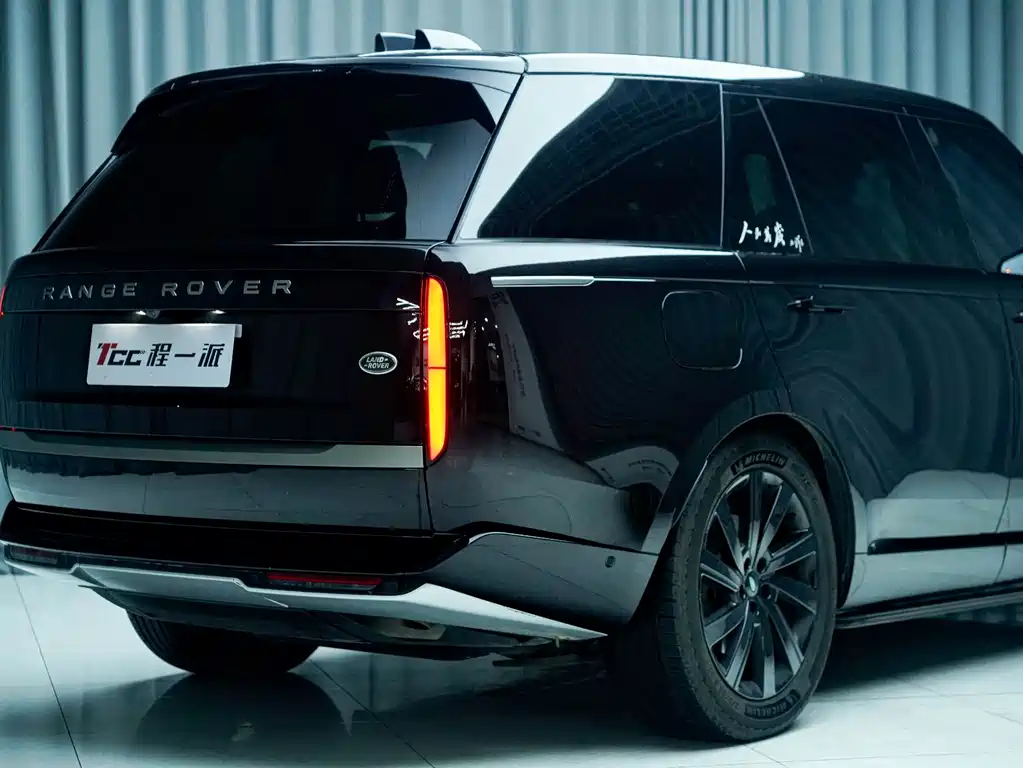 Land Rover Range Rover 2024 3.0 L6 400PS Long Wheelbase мест