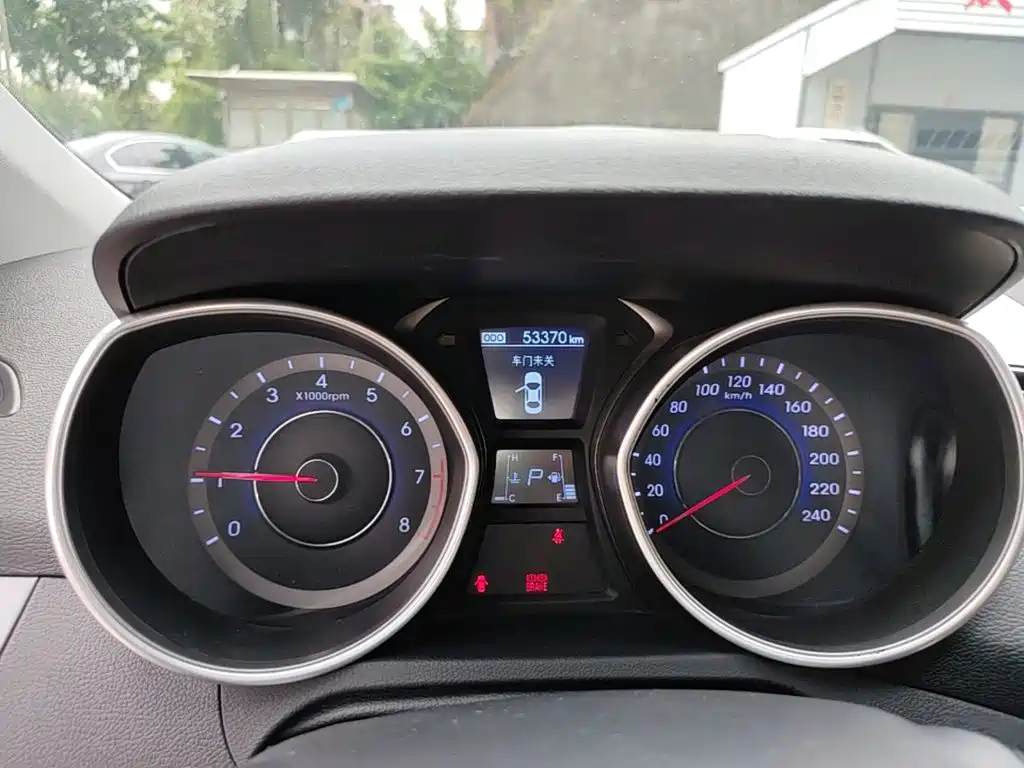 Hyundai Elantra Langdong — миниатюра 12