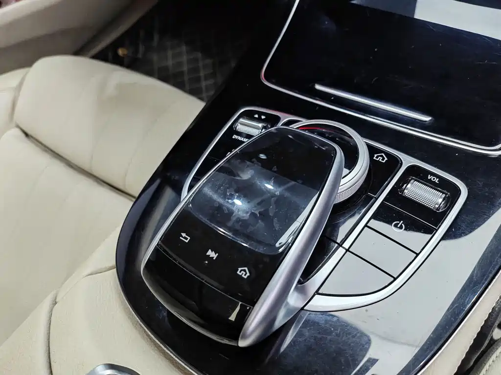 Mercedes-Benz E-Class — миниатюра 16