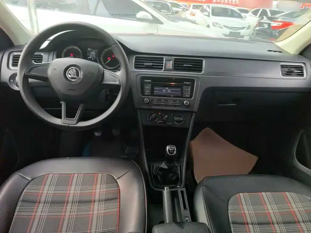 Skoda Rapid Spaceback — миниатюра 10