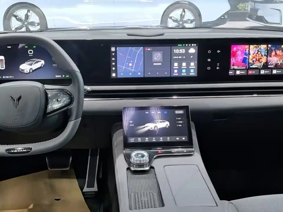 VOYAH LANTU CHASING LIGHT