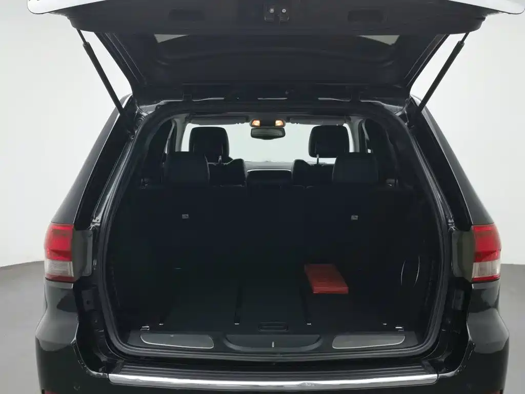 Jeep Grand Cherokee (Import) — миниатюра 16
