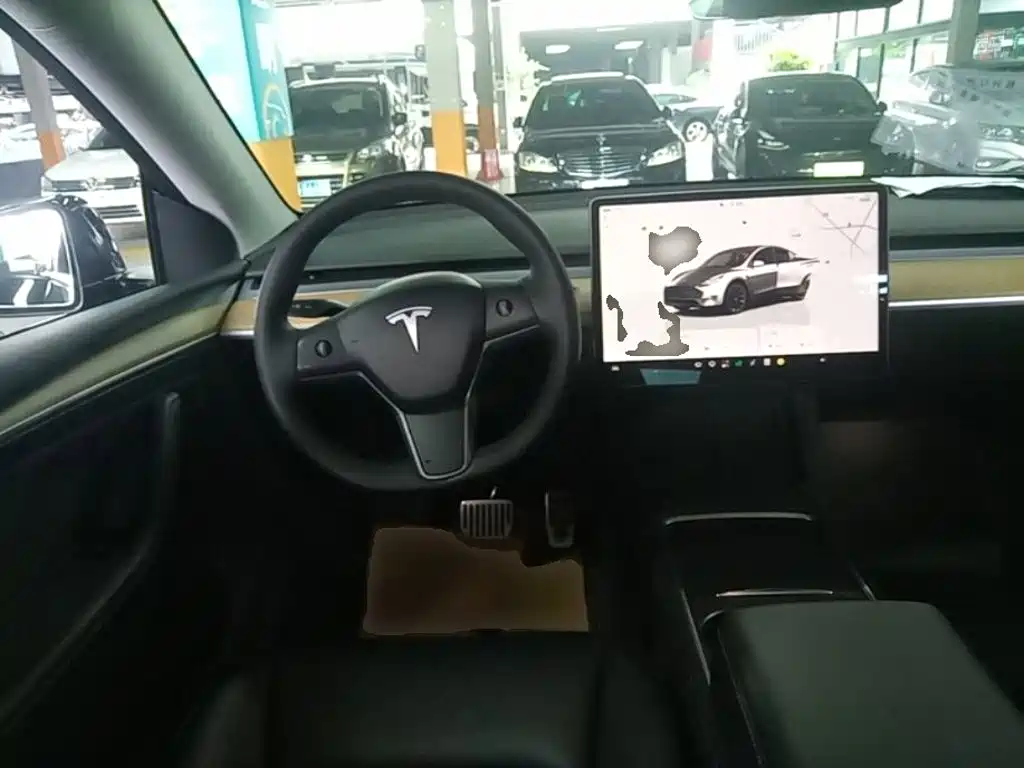 Tesla Model Y — миниатюра 11
