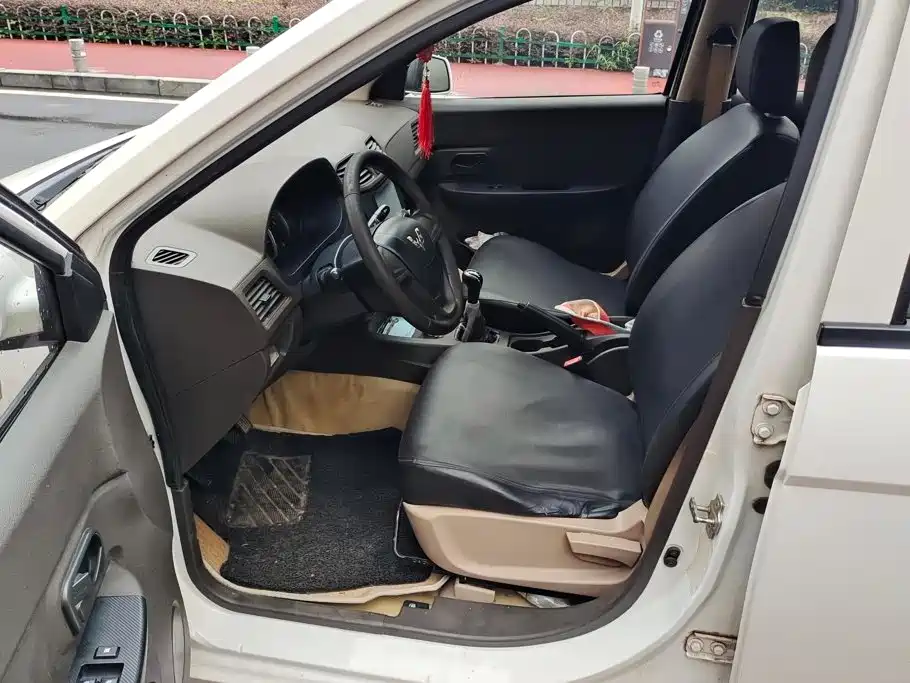 Wuling Hongguang — миниатюра 9