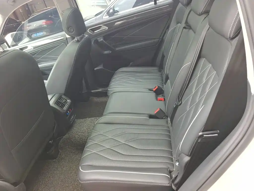 Volkswagen Tiguan L — миниатюра 17
