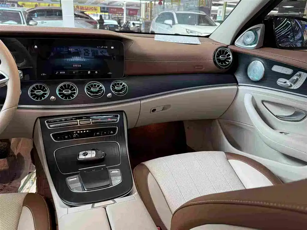 MERCEDES-BENZ E CLASS