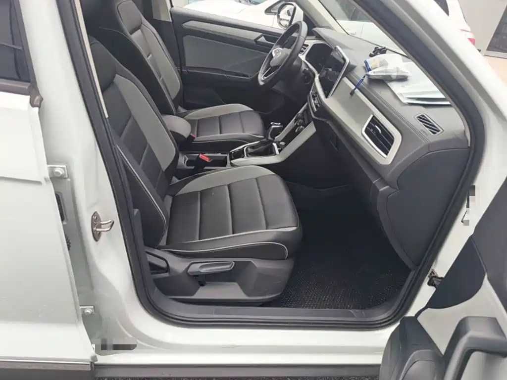 Volkswagen T-Roc — миниатюра 9