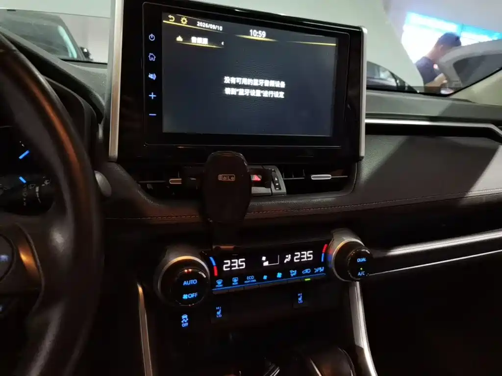 Toyota RAV4 — миниатюра 13