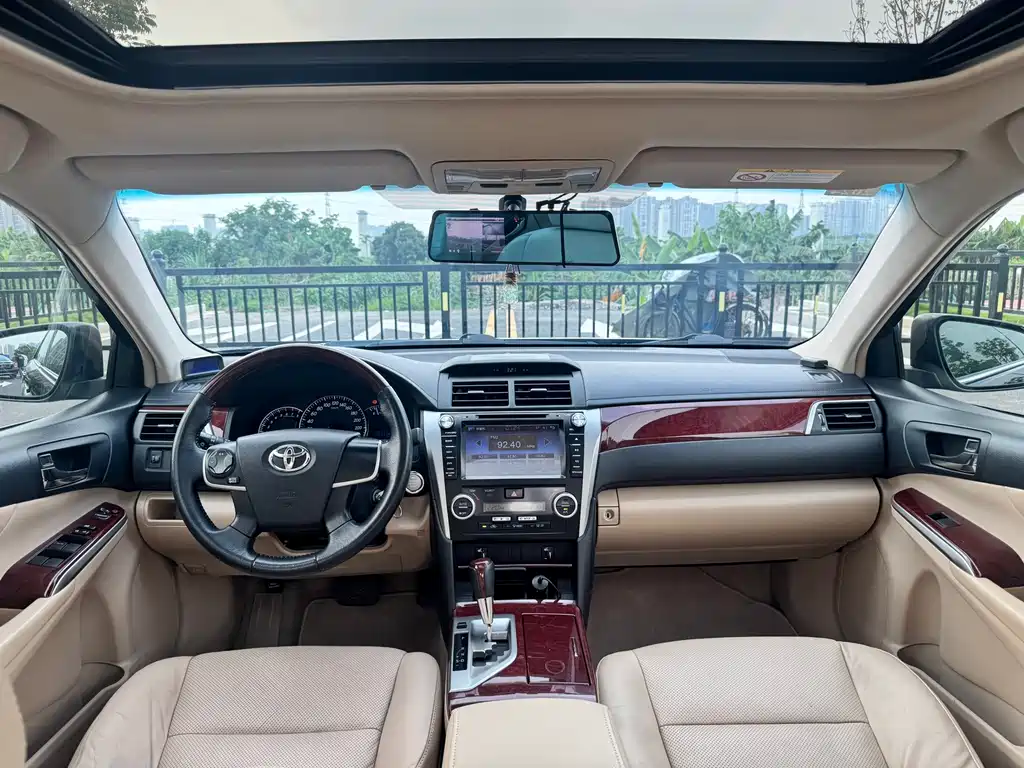 Toyota Camry — миниатюра 8