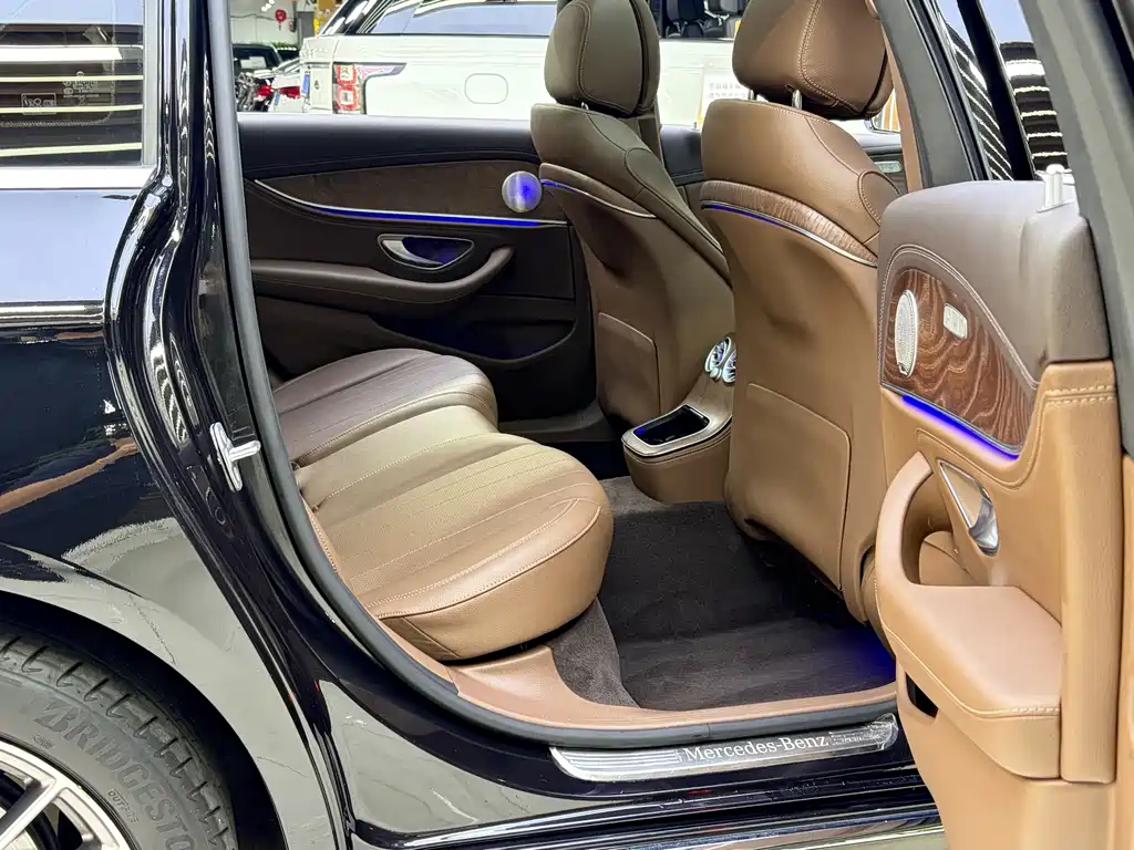 Mercedes-Benz E-Class — миниатюра 16