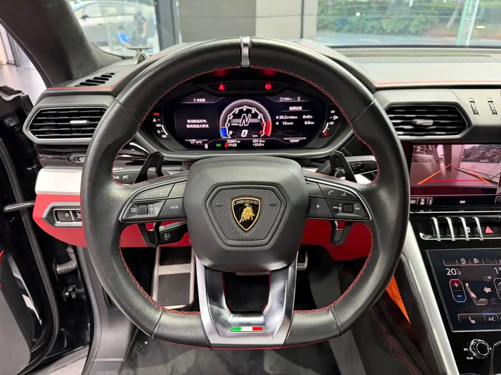 Lamborghini Urus — миниатюра 9