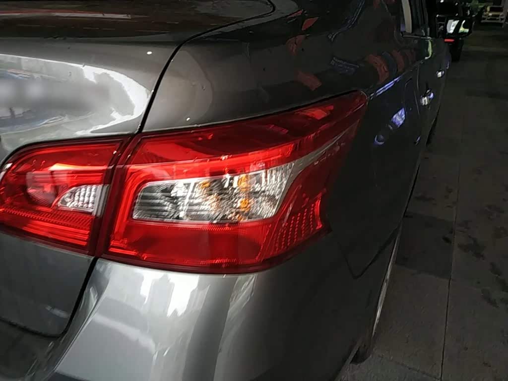 Nissan Sylphy 1.6 л 2023 г. Серебристо-серый, пробег 26200 км