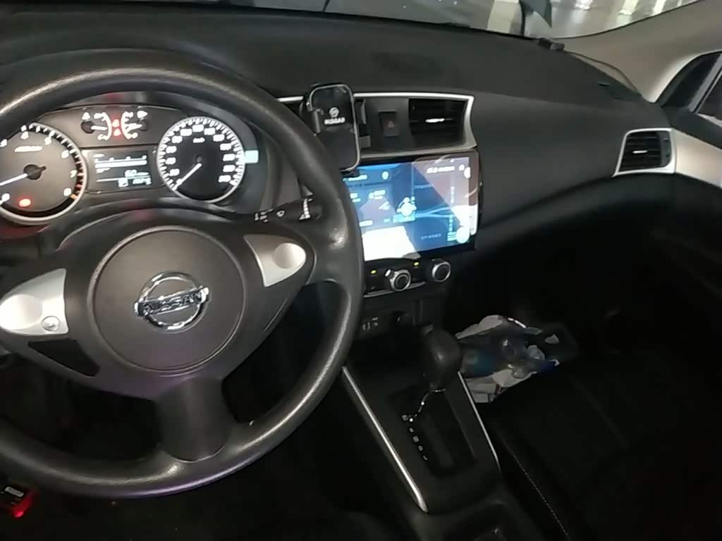 Nissan Sylphy 1.6 л 2023 г. Серебристо-серый, пробег 26200 км