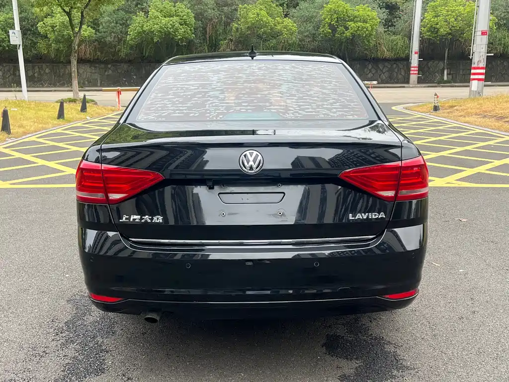 Volkswagen Lavida — миниатюра 5