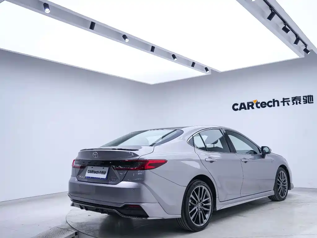 Toyota Camry — миниатюра 19