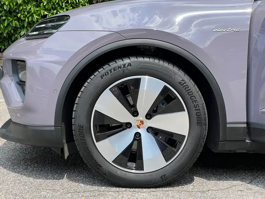 Porsche Macan EV — миниатюра 16