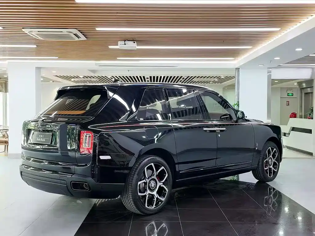 Rolls-Royce Cullinan 2024 Black Badge