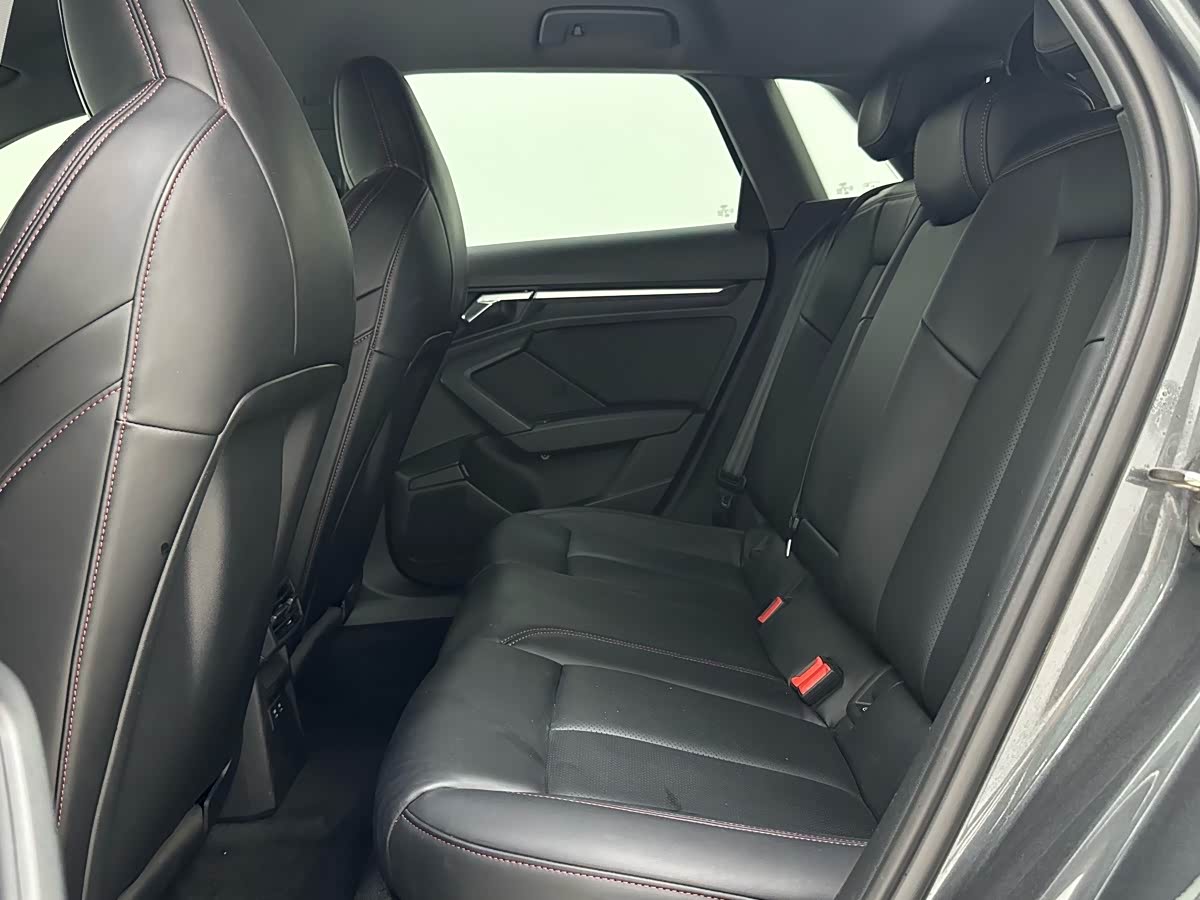 Audi A3 1.4 л 2022 г. Серебристо-серый, пробег 31000 км