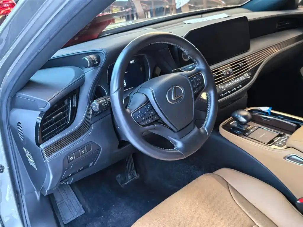 Lexus LS 2020 500h F SPORT V