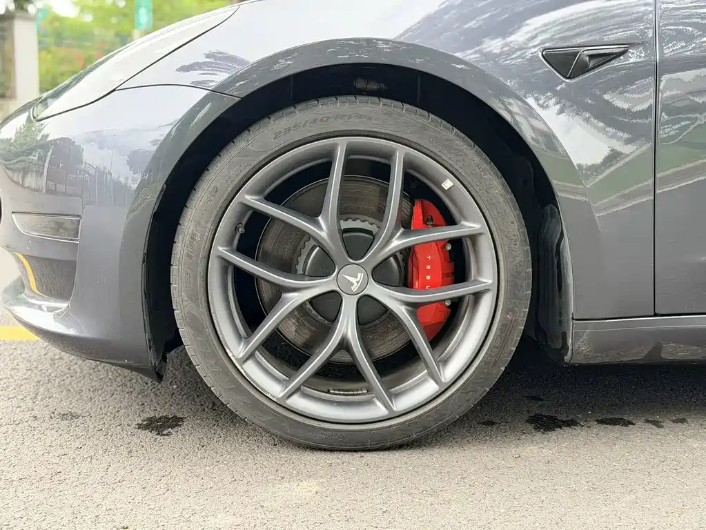 Tesla Model 3 — миниатюра 11
