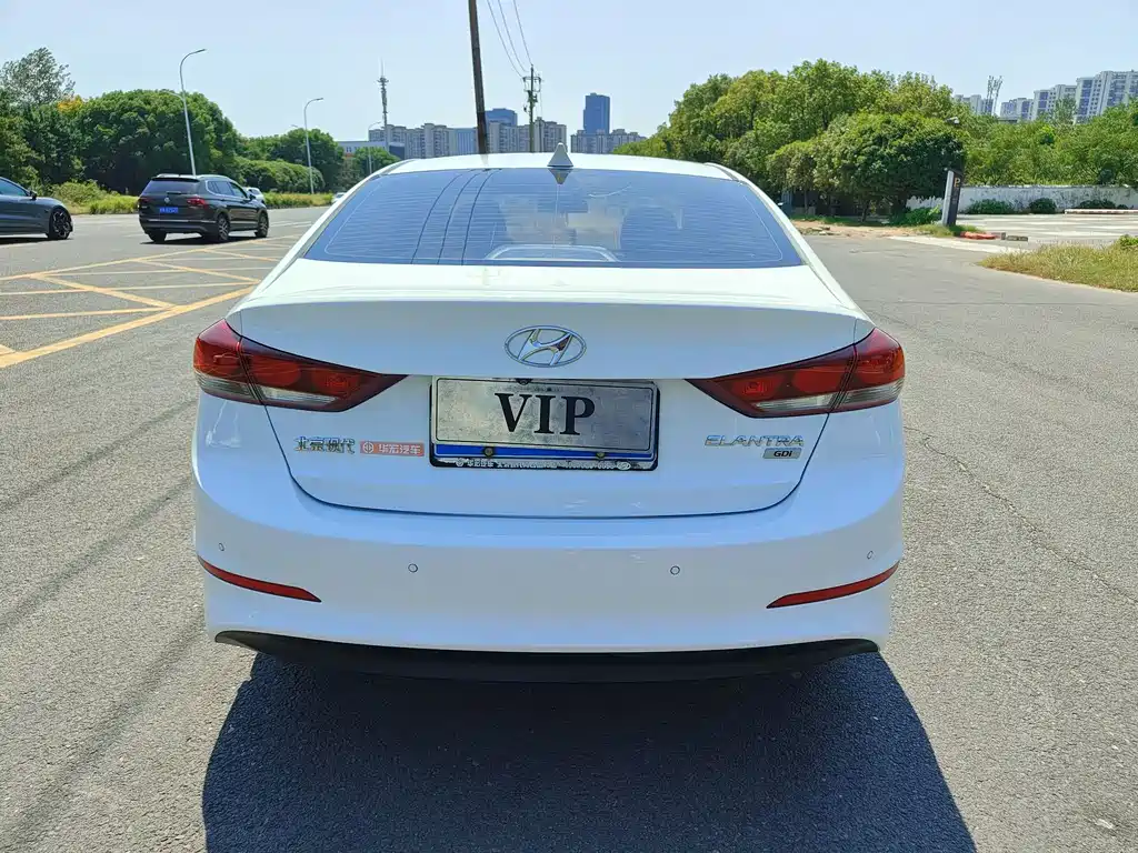 Hyundai Elantra — миниатюра 8