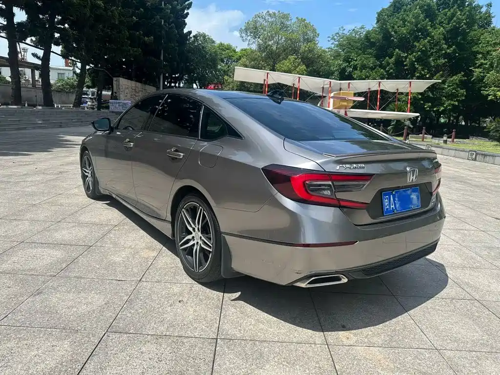 Honda Accord — миниатюра 7