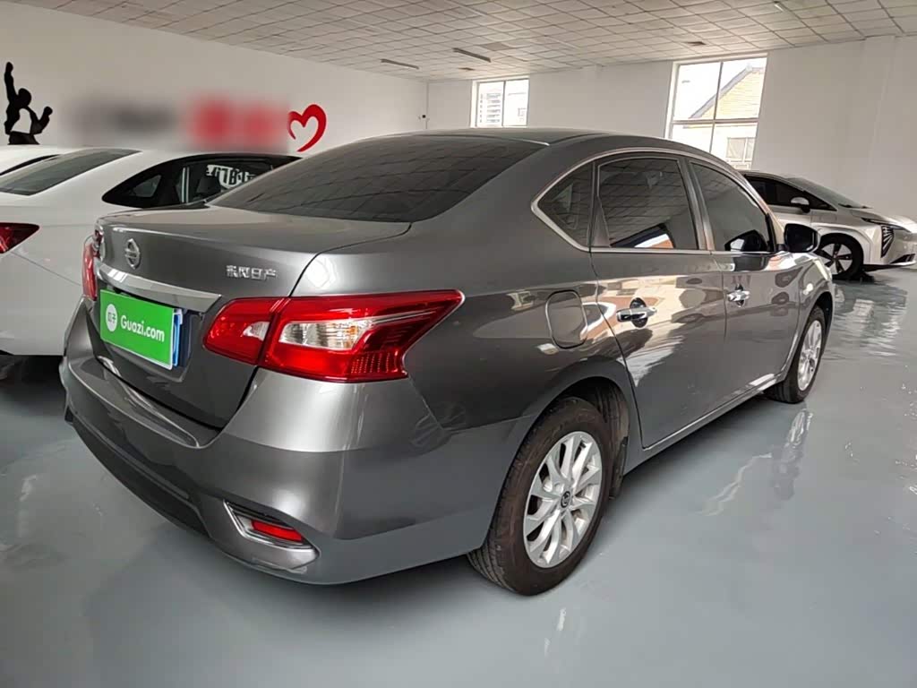 Nissan Sylphy 1.6 л 2023 г. Серебристо-серый, пробег 24300 км