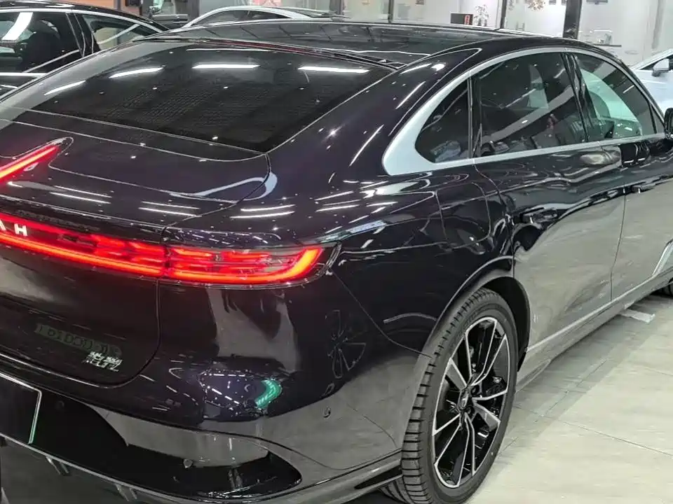 VOYAH LANTU CHASING LIGHT