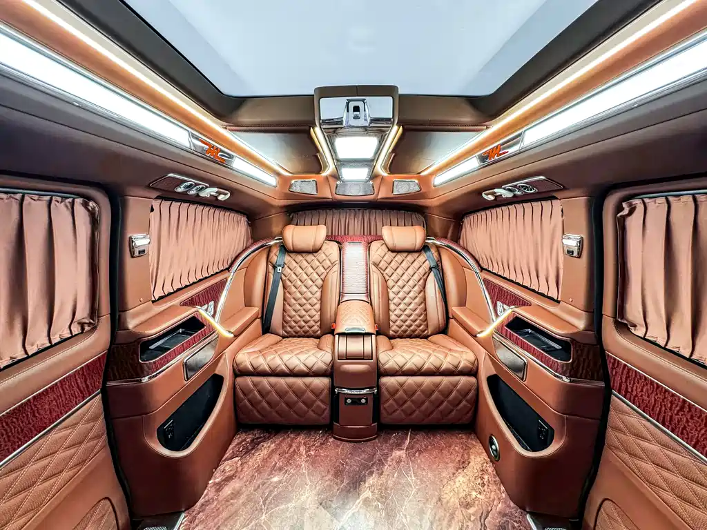 Mercedes-Benz V-Class 2021 — фото 24