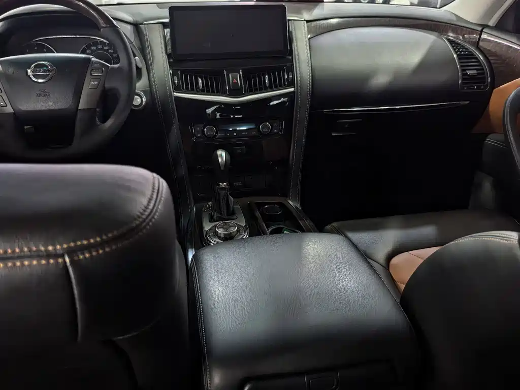 Nissan Patrol — миниатюра 8