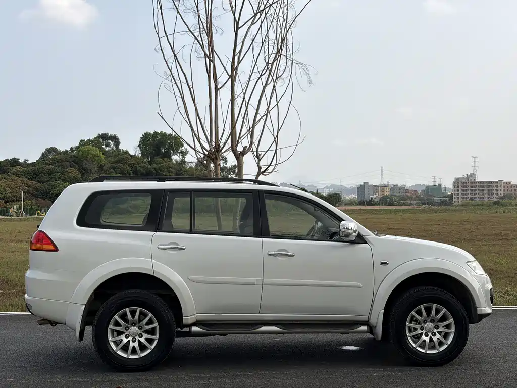 MITSUBISHI PAJERO JINCHANG