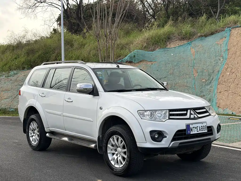 MITSUBISHI PAJERO JINCHANG