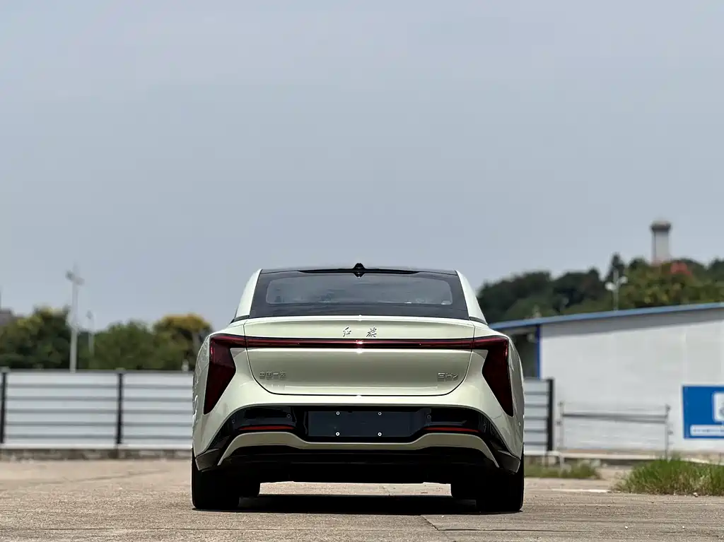 Hongqi EH7 2025 600