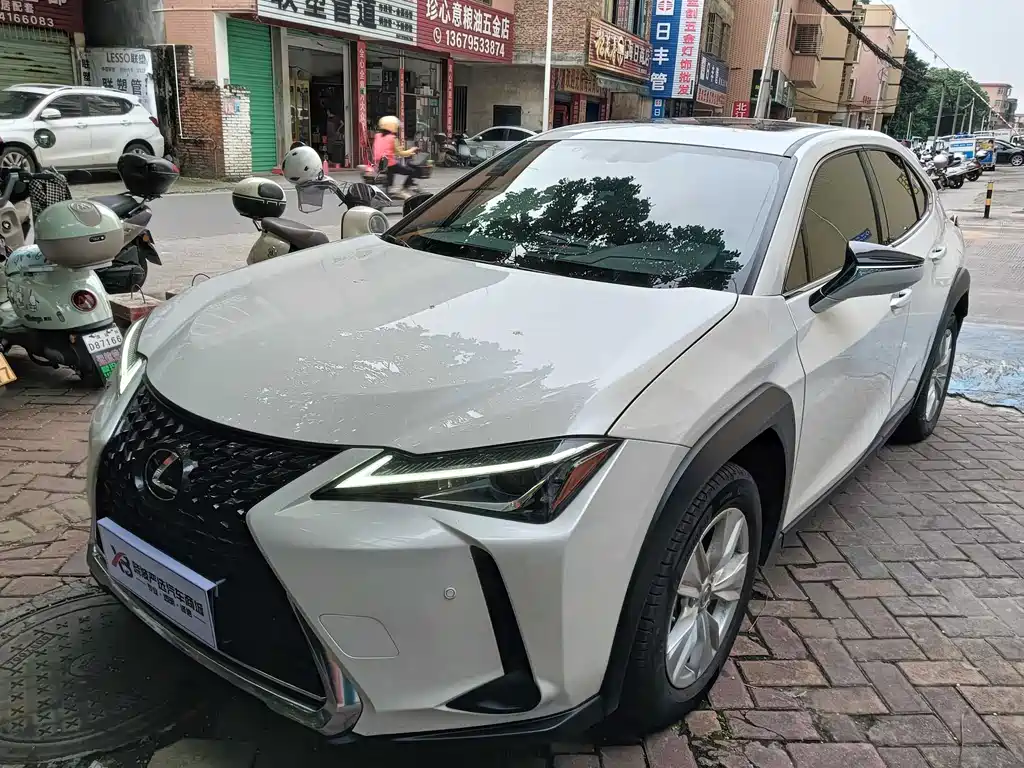 Lexus UX 2021
