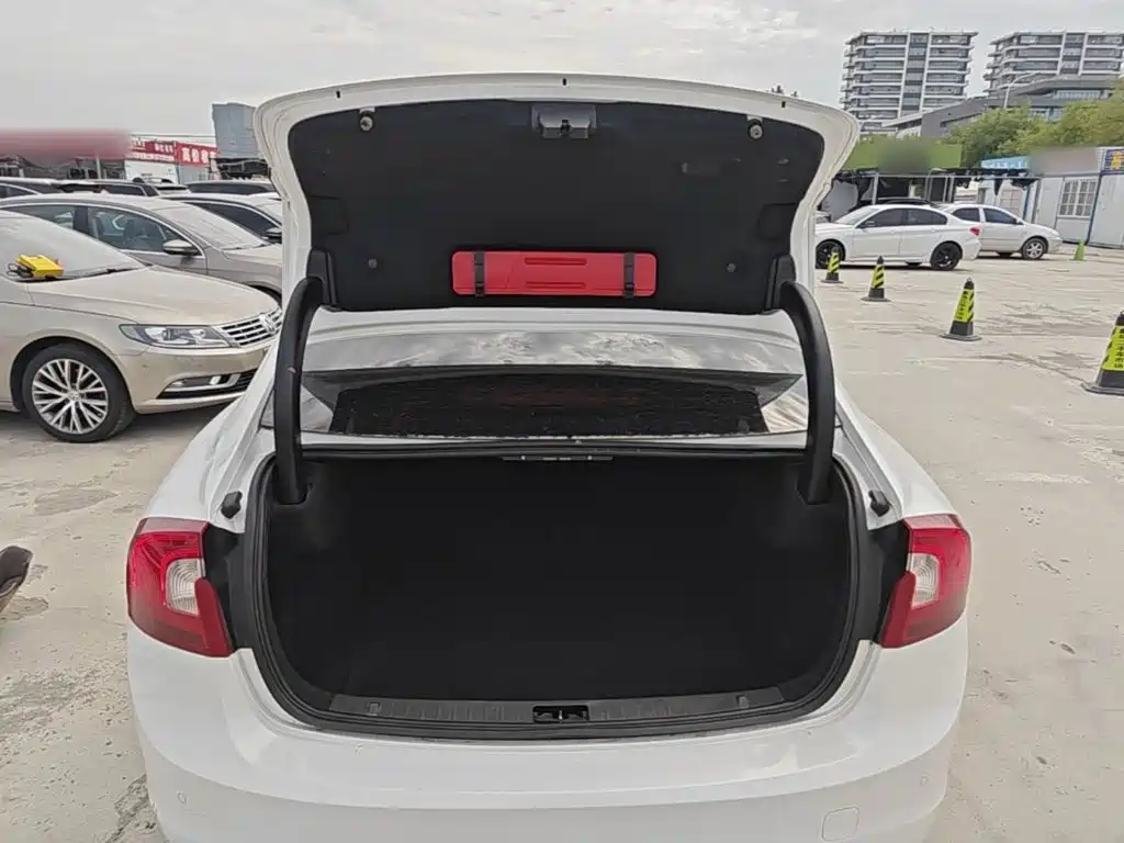 Volvo S60 — миниатюра 19