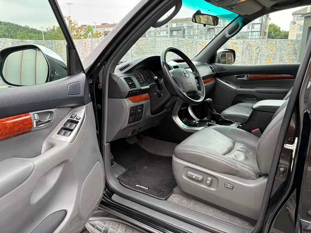 Toyota Land Cruiser Prado 2005 4.0L AT GX Luxury