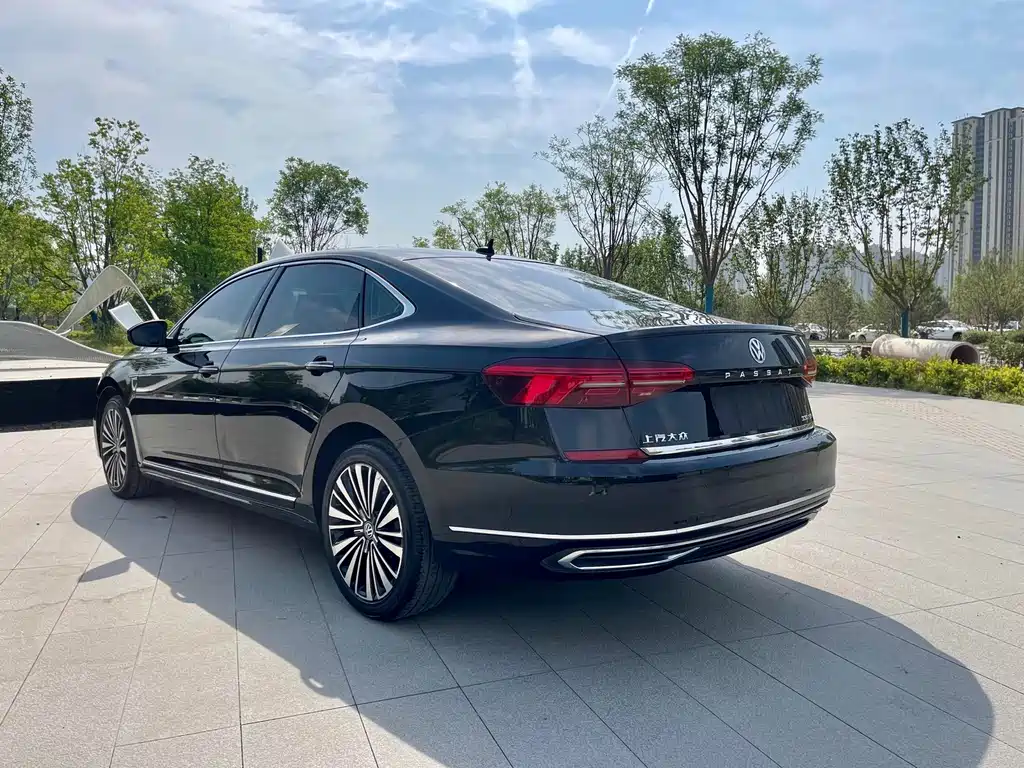 VOLKSWAGEN PASSAT