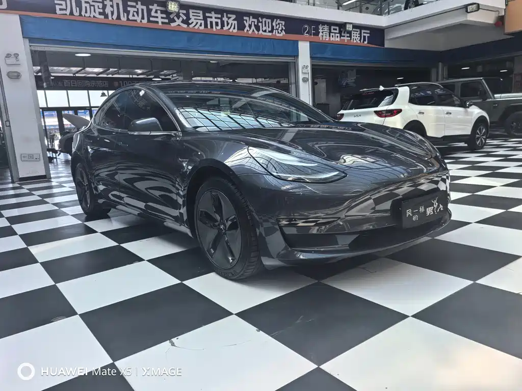 Tesla Model 3 — миниатюра 2