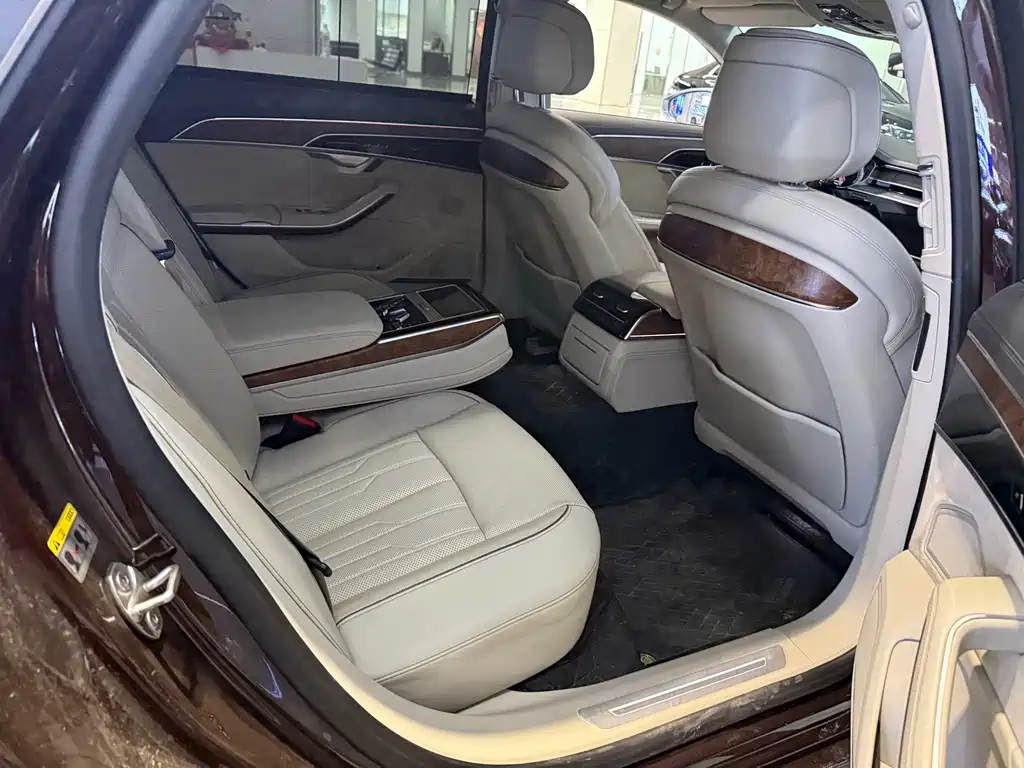 Audi A8 — миниатюра 6
