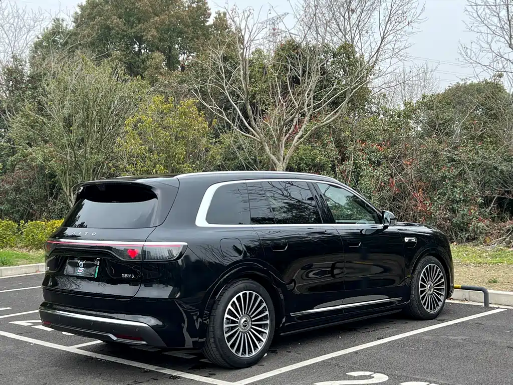 AITO ASK THE WORLD M8