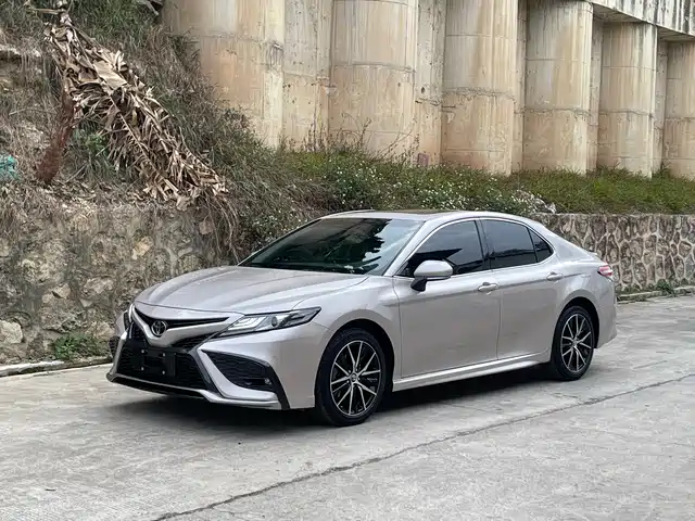 TOYOTA CAMRY
