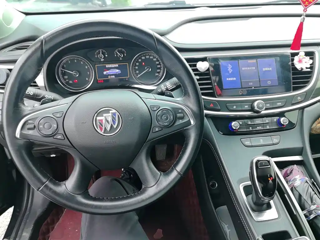 Buick LaCrosse — миниатюра 10