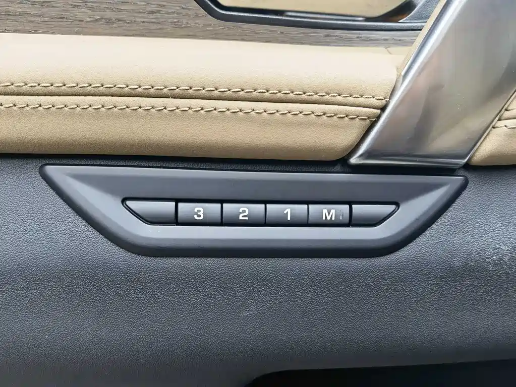 LAND ROVER DISCOVER SPORTS