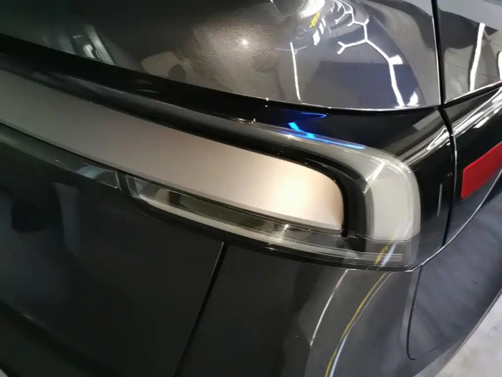 Tesla Model Y — миниатюра 8