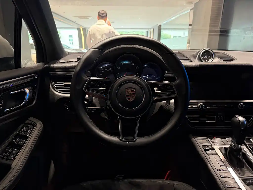 Porsche Macan — миниатюра 16
