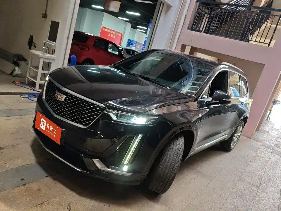 Купить Cadillac XT6