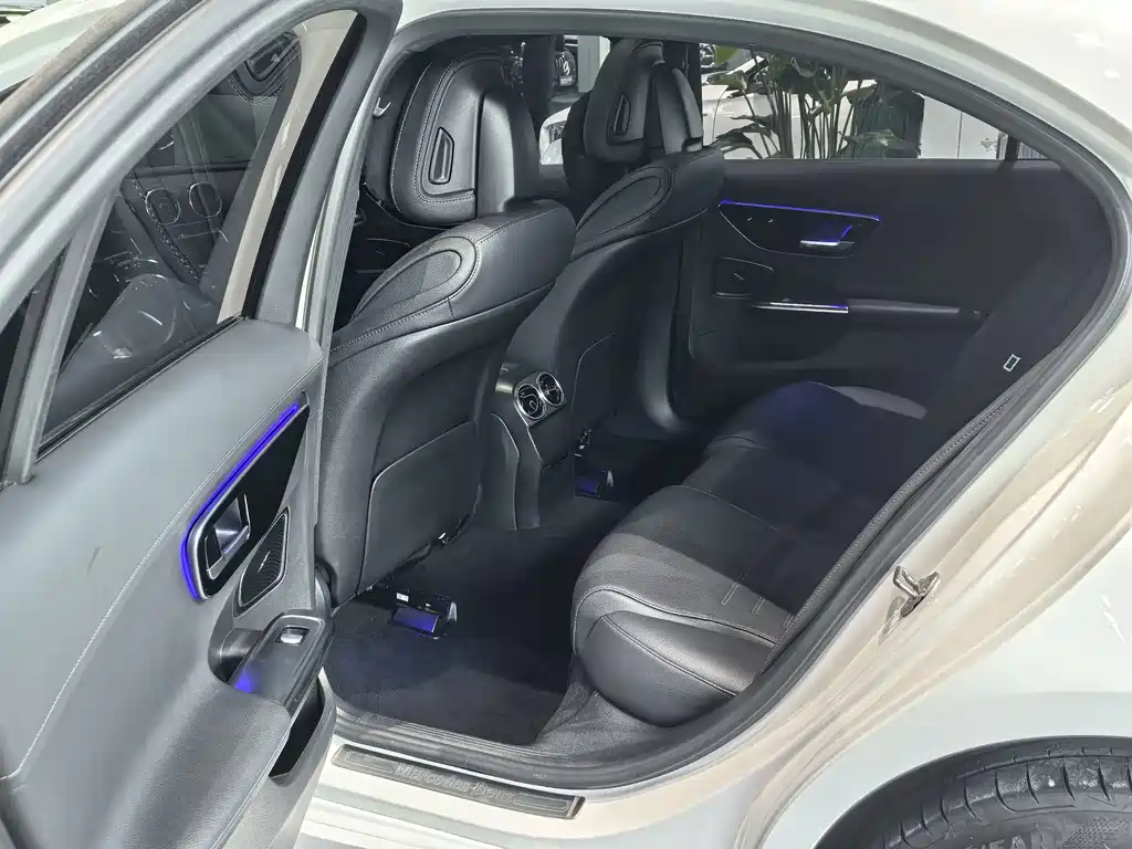 Mercedes-Benz C-Class — миниатюра 4