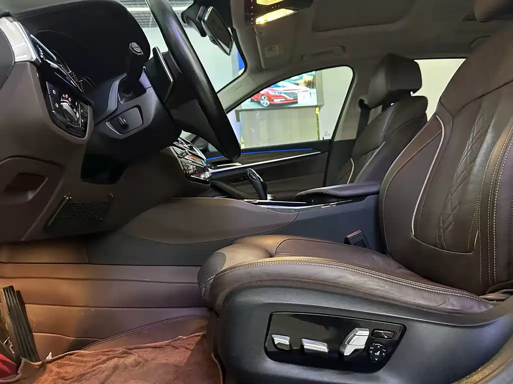 BMW 5 Series — миниатюра 6